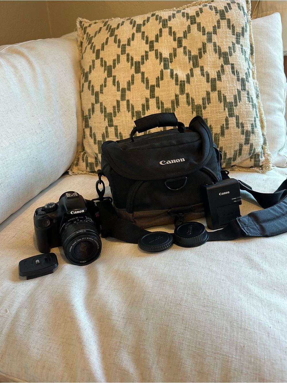 Canon Black DSLR Camera Kit with Black Carrying Bag
